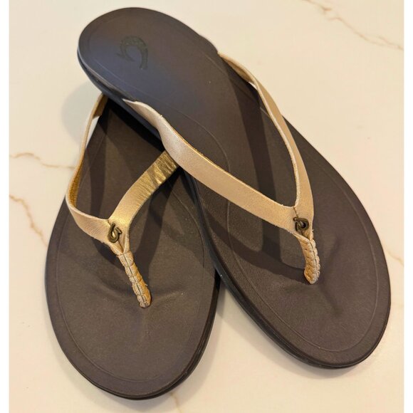 Olukai Women’s Leather Flip Flops Sandals Size 9 Gold Metallic Comfort Arch NWT - Picture 1 of 5